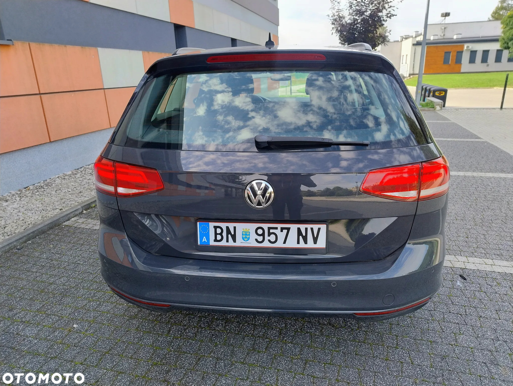 Volkswagen Passat Variant 2.0 TDI (BlueMotion Technology) Trendline - 6