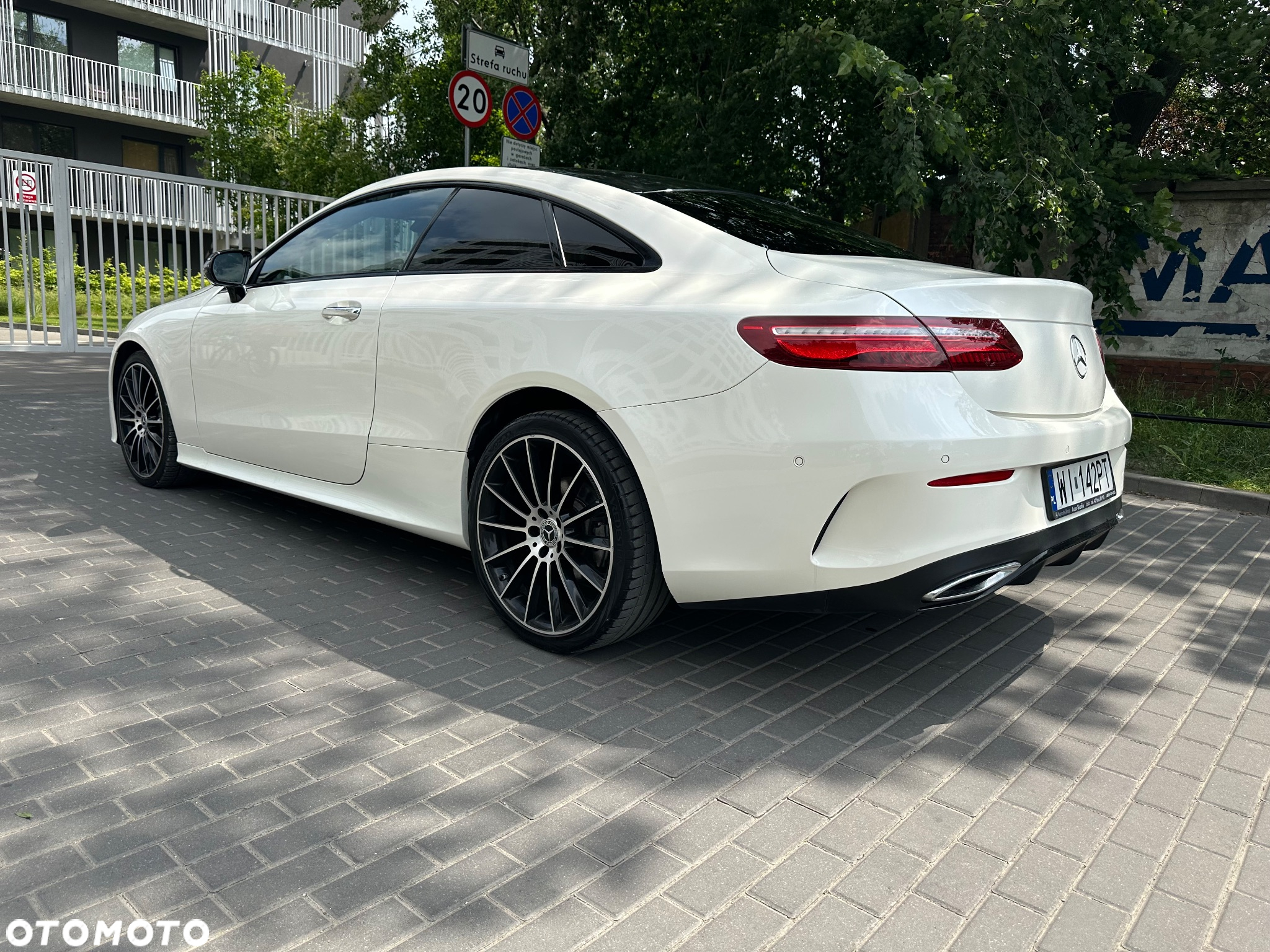 Mercedes-Benz Klasa E 220 d Coupe 4-Matic 9G-TRONIC - 4