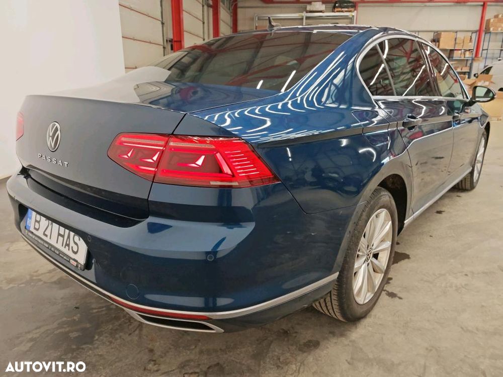 Volkswagen Passat - 2