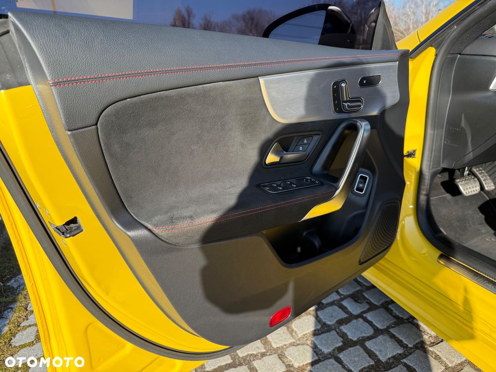 Mercedes-Benz CLA - 24