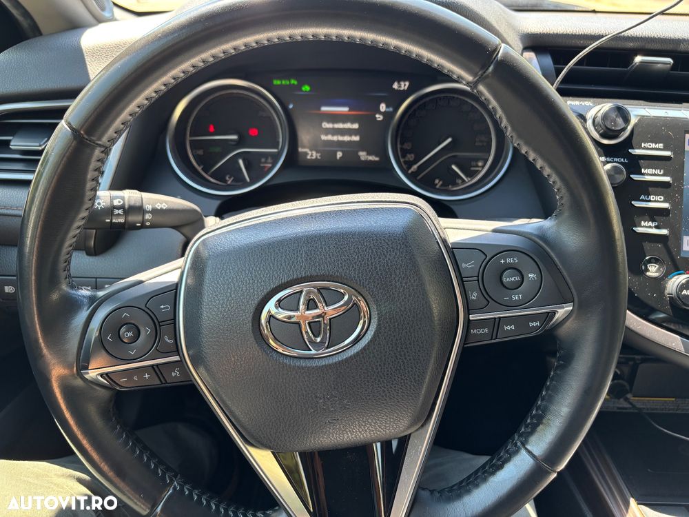 Toyota Camry Luxury - 6