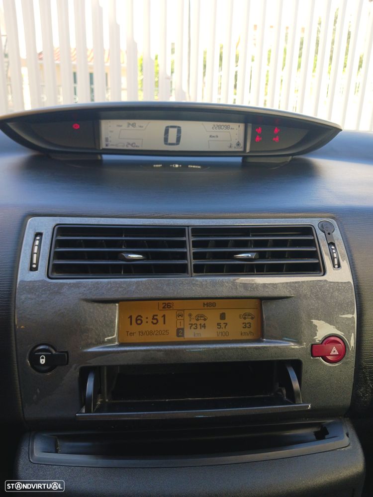 Citroën C4 1.6 HDi 110 Exclusive - 21