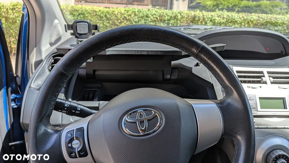 Toyota Yaris 1.3 - 12