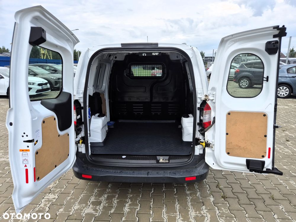 Ford Transit Courier - 26
