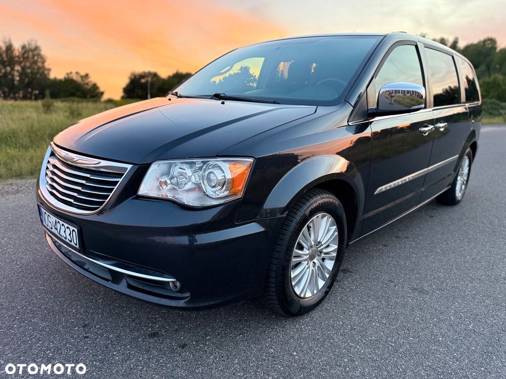 Chrysler Town & Country 3.6 Limited - 35