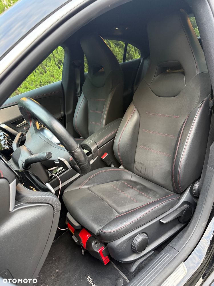 Mercedes-Benz CLA 180 AMG Line 7G-DCT - 17