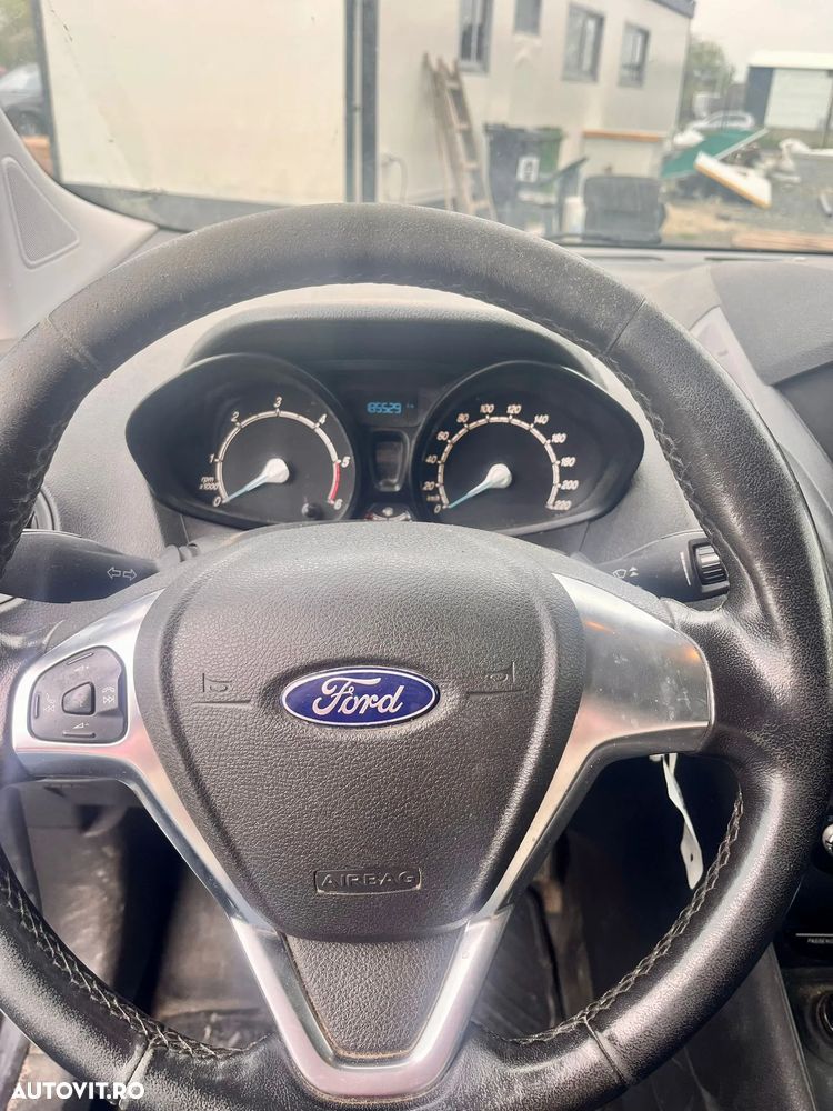 Ford Transit Connect - 8