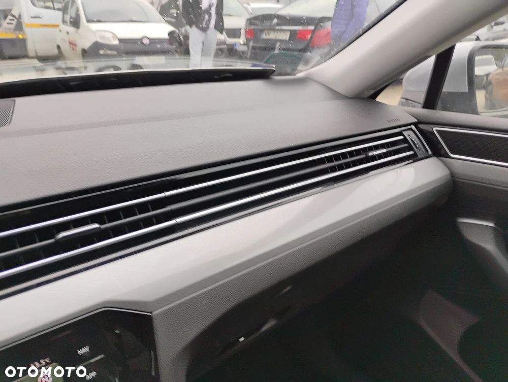 Volkswagen Passat - 18