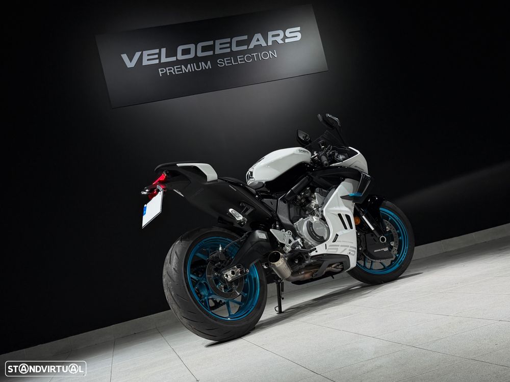 CF Moto 675SR-R - 16