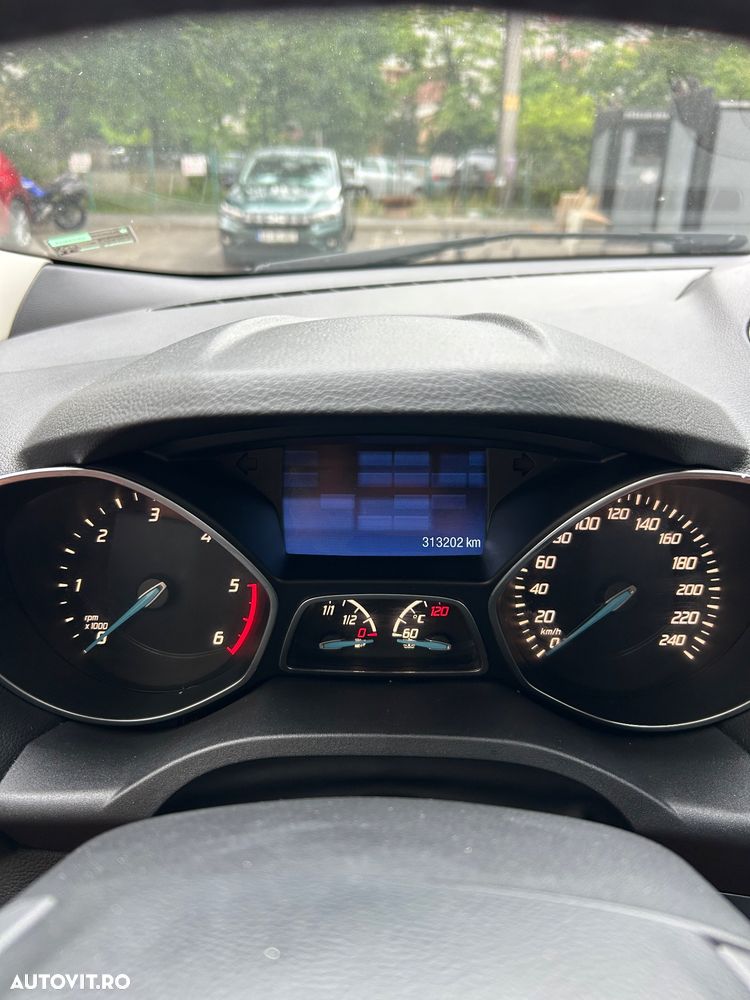 Ford Kuga 2.0 TDCi 2x4 Titanium - 3