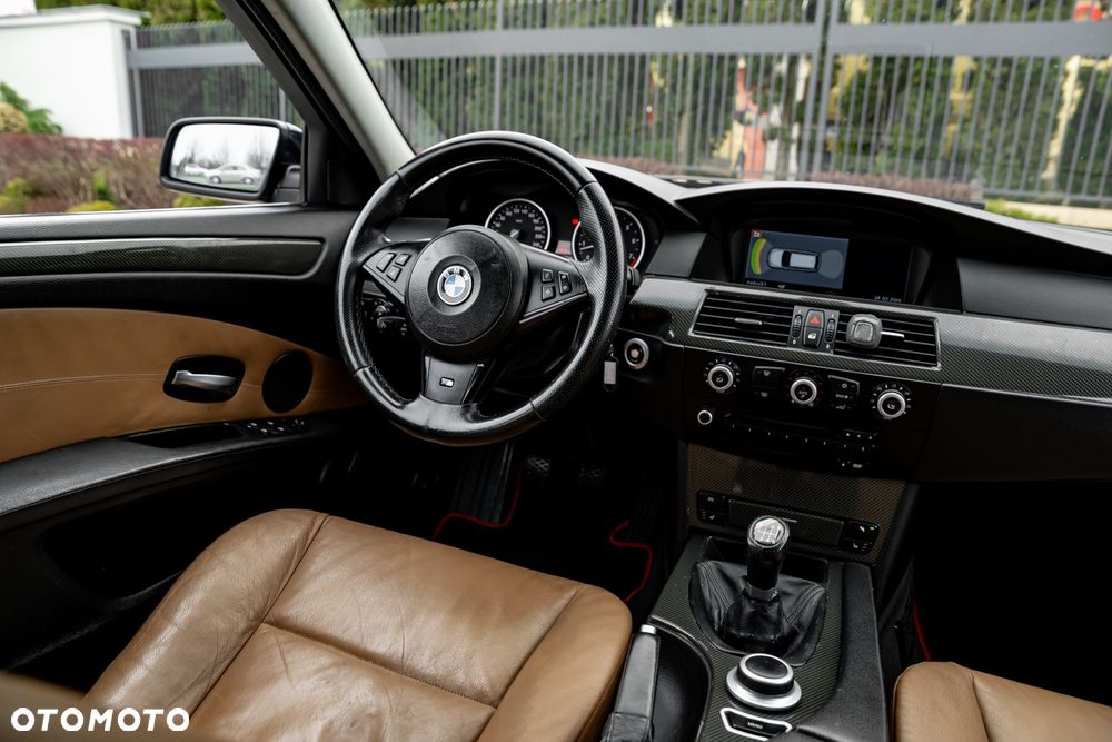 BMW Seria 5 525i xDrive - 23