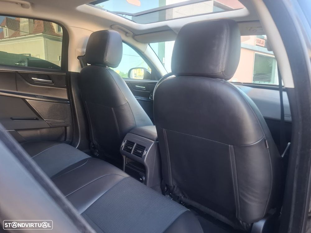 Jaguar XE 2.0 D Prestige Aut. - 38