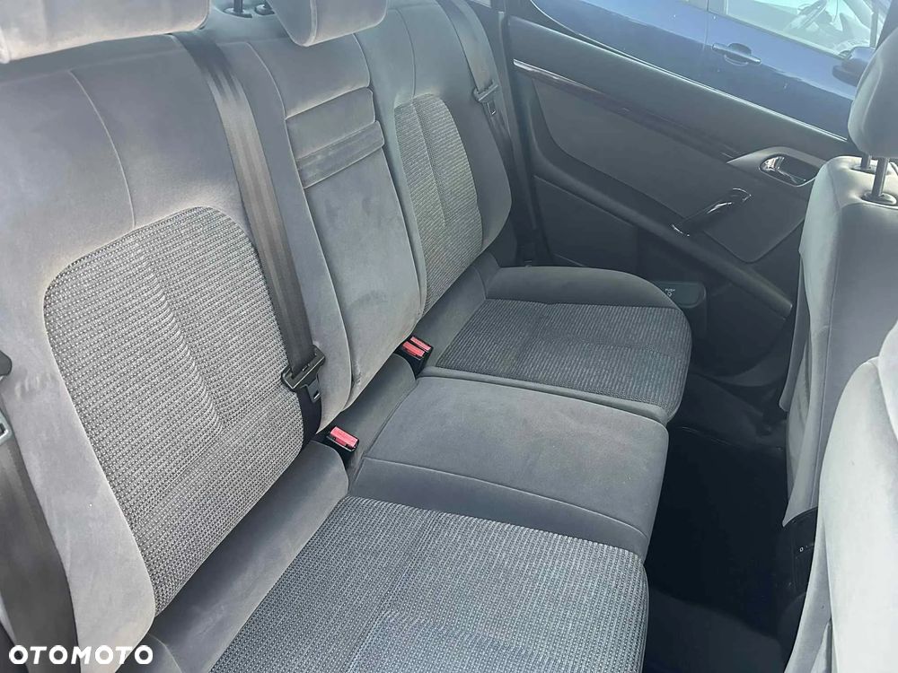 Peugeot 407 1.6 HDi Presence - 16