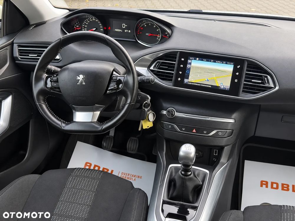 Peugeot 308 - 8