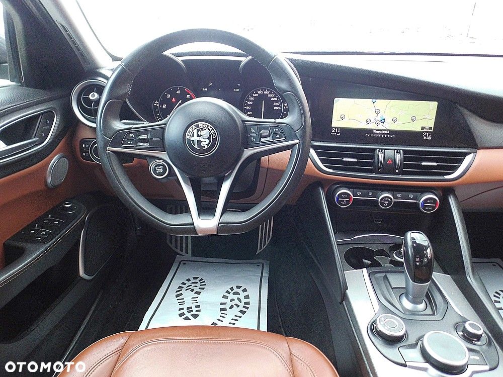 Alfa Romeo Giulia 2.2 AT8 Business - 22