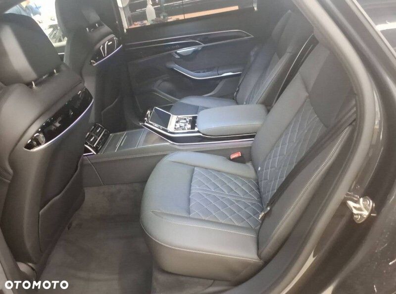 Audi A8 - 8