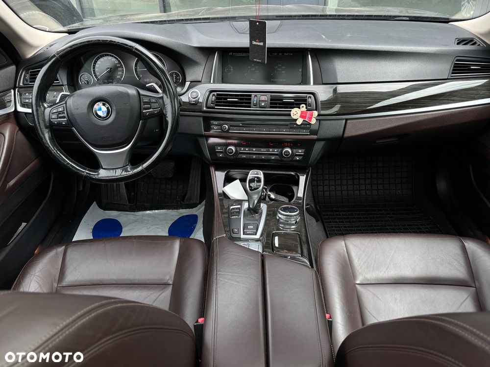 BMW Seria 5 525d Sport-Aut Luxury Line - 14