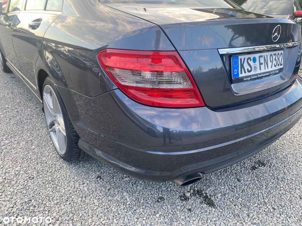 Mercedes-Benz Klasa C 180 CGI BlueEFFICIENCY Avantgarde - 11