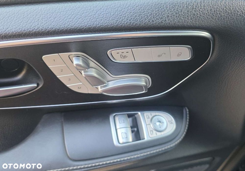 Mercedes-Benz Klasa V - 12