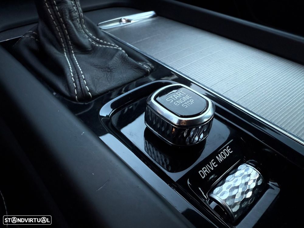 Volvo XC 60 2.0 D4 R-Design Geartronic - 36