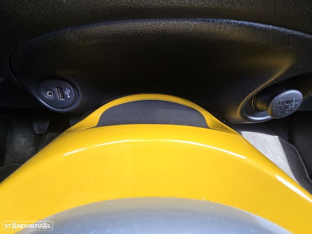 Nissan Juke 1.6 DIG-T Tekna Premium Ext.1 Yellow S. — fotografia 36