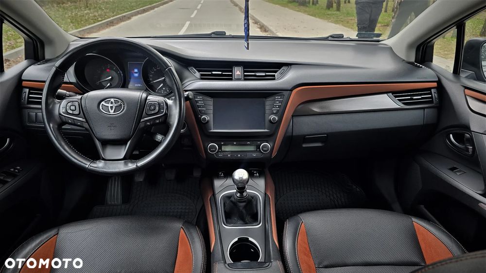 Toyota Avensis 1.8 Premium - 17