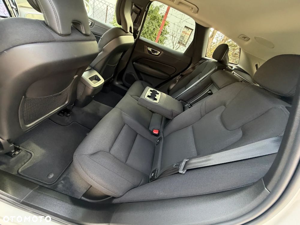 Volvo XC 60 B4 B Momentum Pro - 31