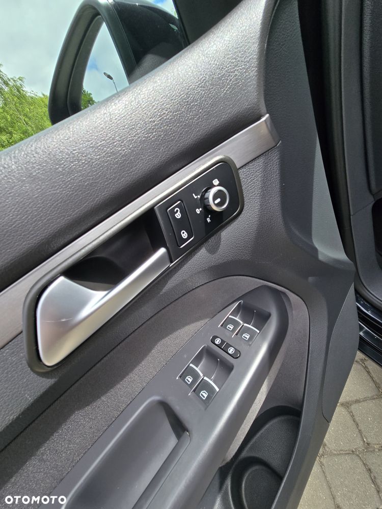 Volkswagen Touran 2.0 TDI DPF BlueMotion Technology Highline - 22