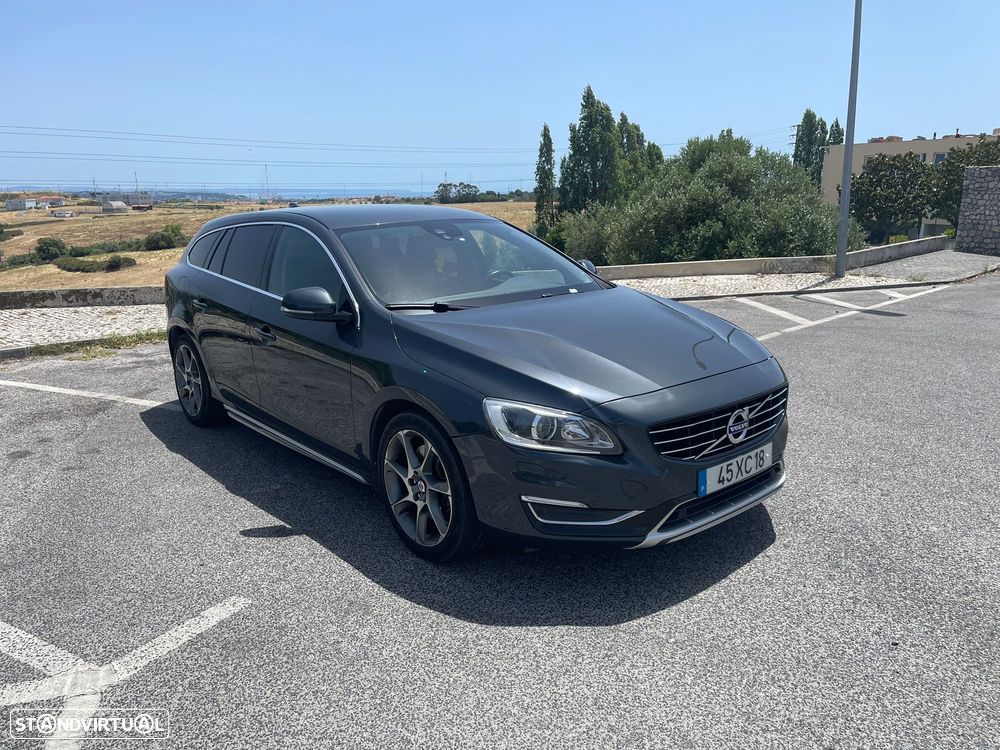 Volvo V60 D6 Plug-In-Hybrid AWD Geartronic Momentum - 1