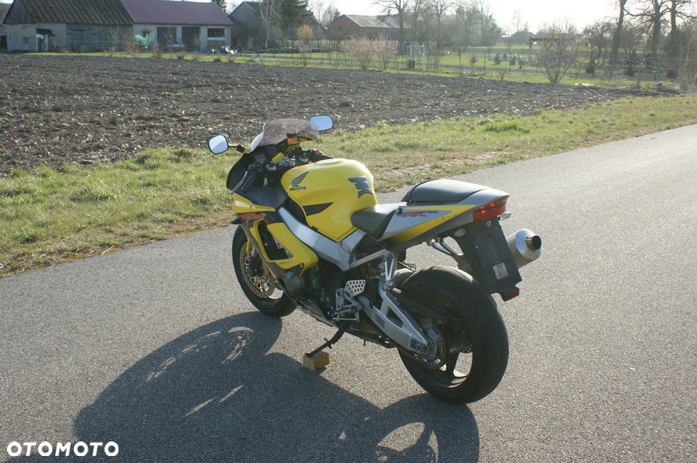 Honda CBR - 9