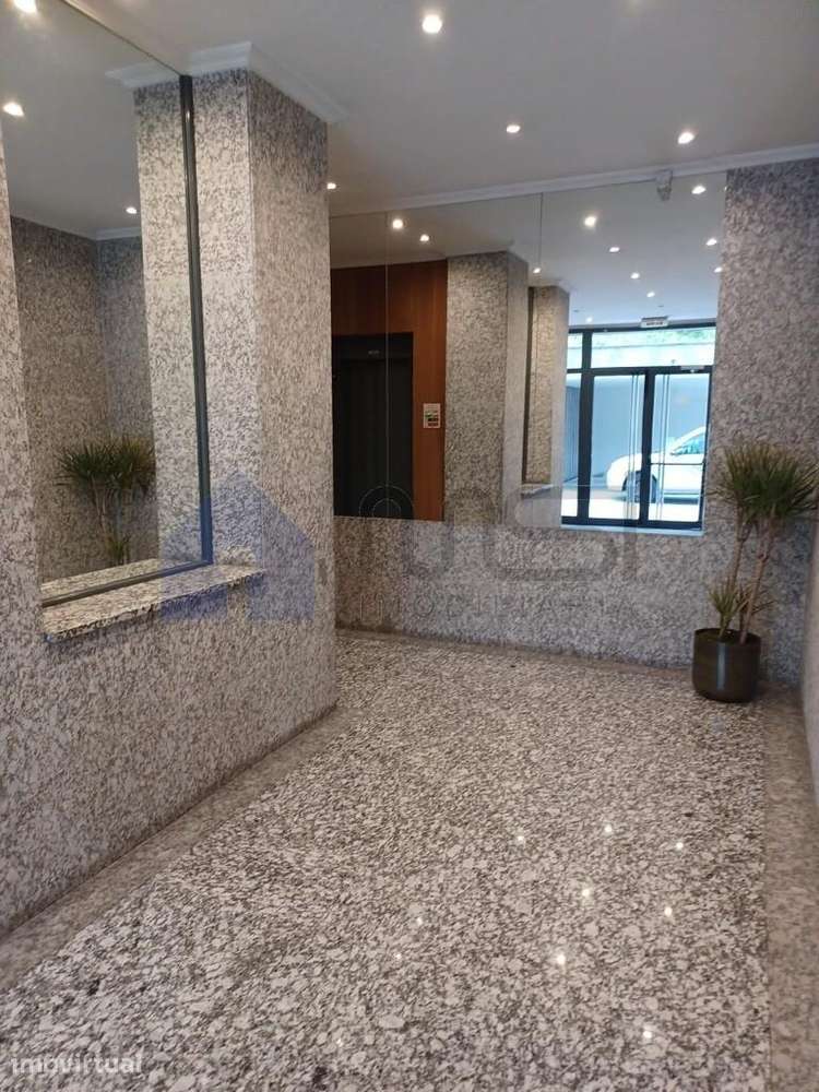 Apartamento T1 com lugar de garagem no Porto - Grande imagem: 4/18