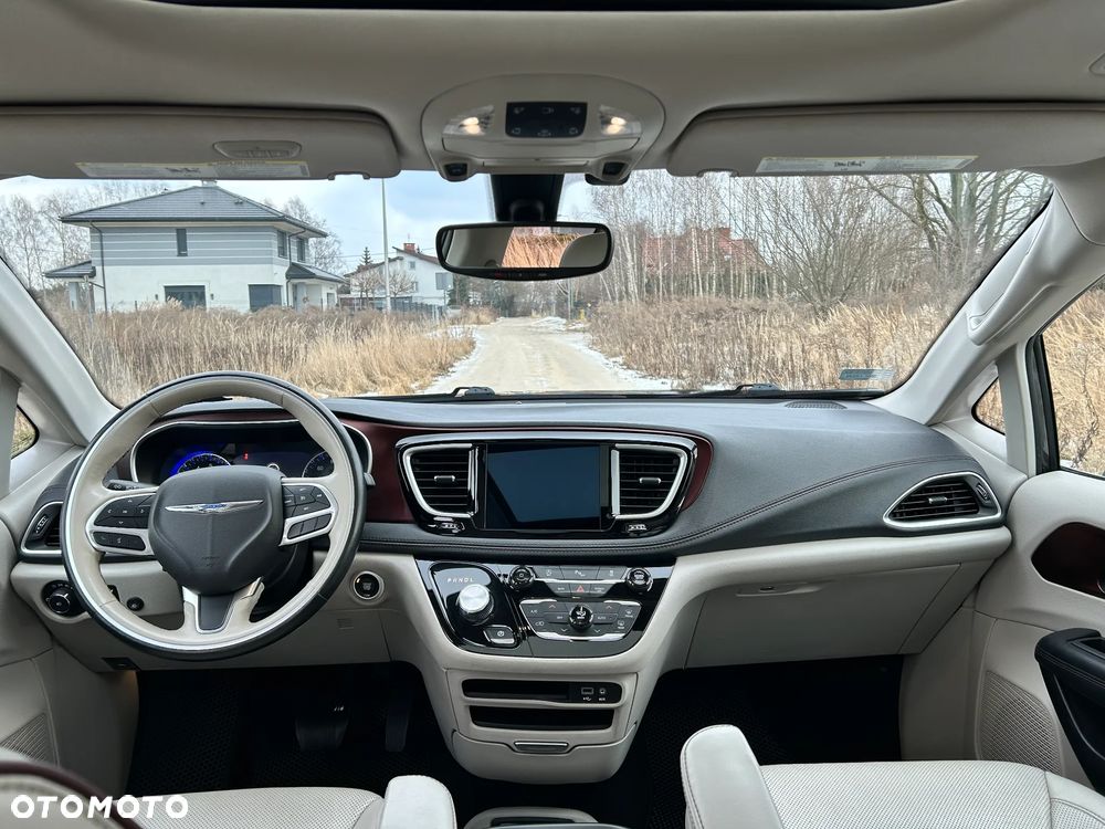 Chrysler Pacifica - 4