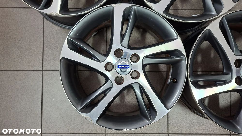 Felgi Aluminiowe 17 Volvo S40 V50 C30 5x108 ET 52.5 - 2