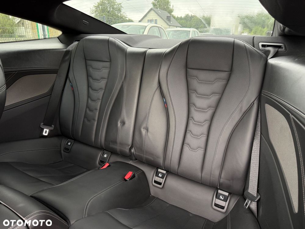 BMW Seria 8 - 18