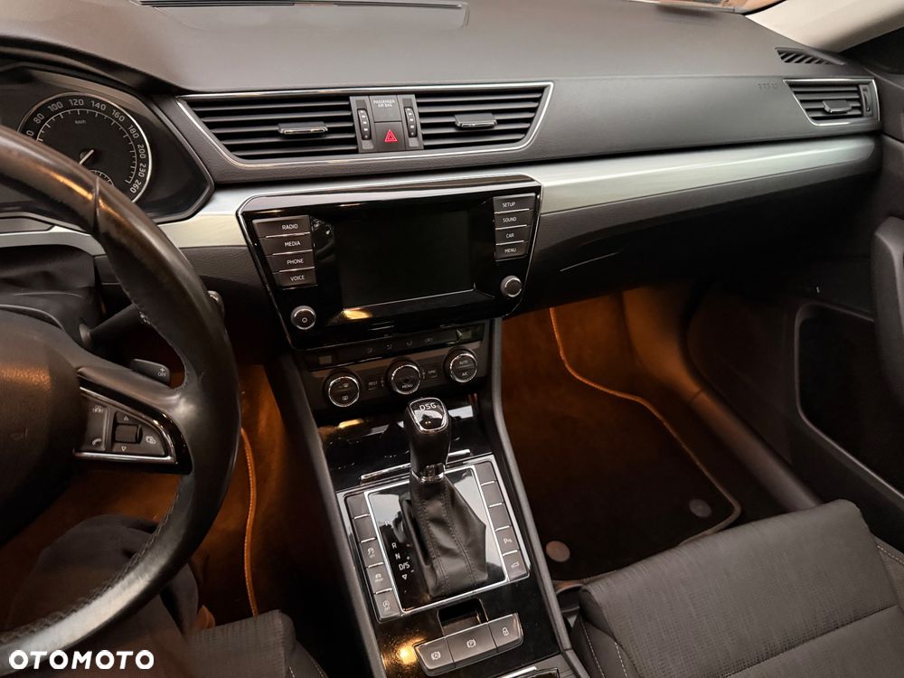 Skoda Superb 2.0 TDI Ambition DSG - 35