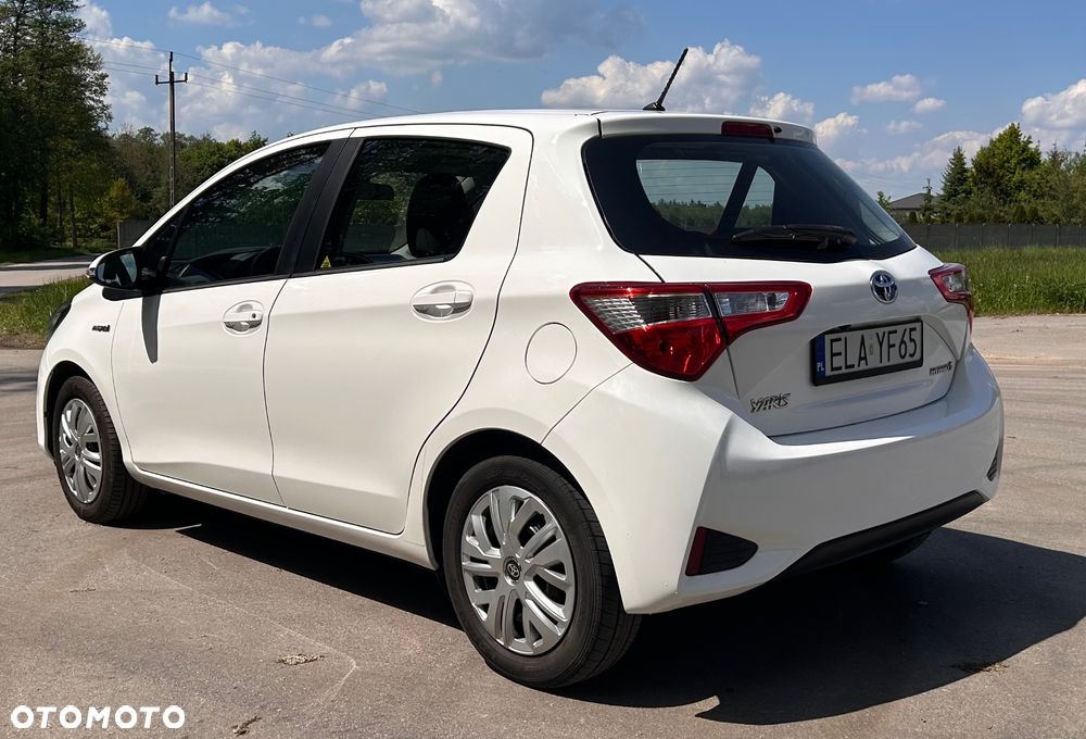 Toyota Yaris Hybrid 100 Premium - 17