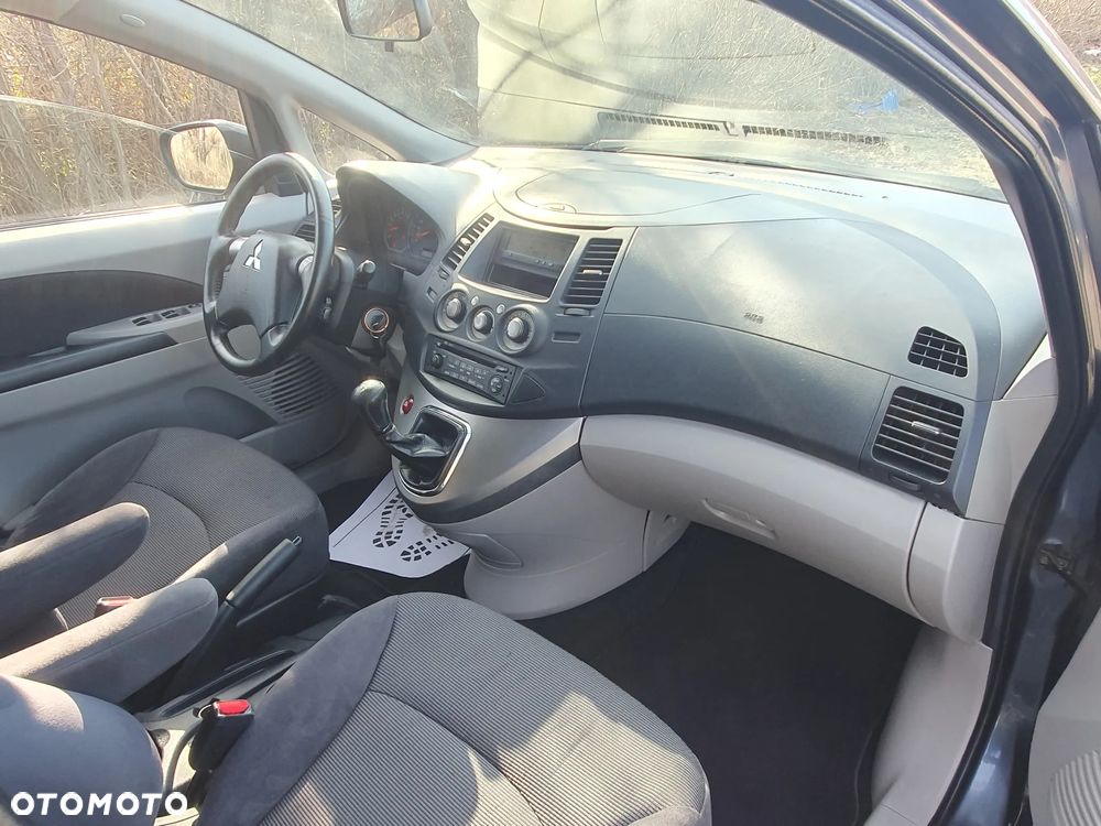 Mitsubishi Grandis 2.4 Motion - 32