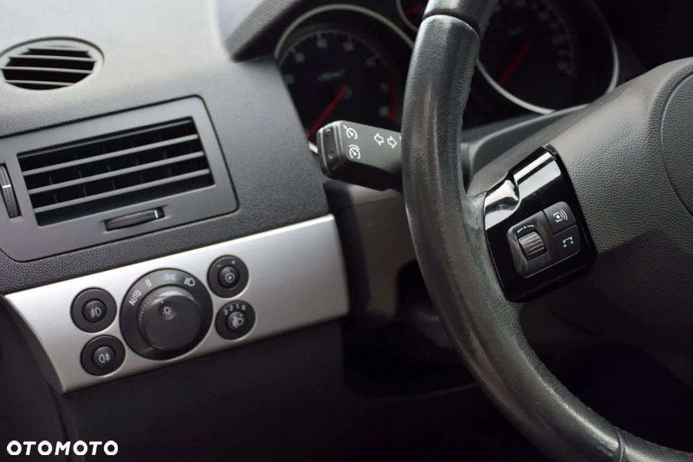 Opel Astra III GTC 1.6 Sport - 16