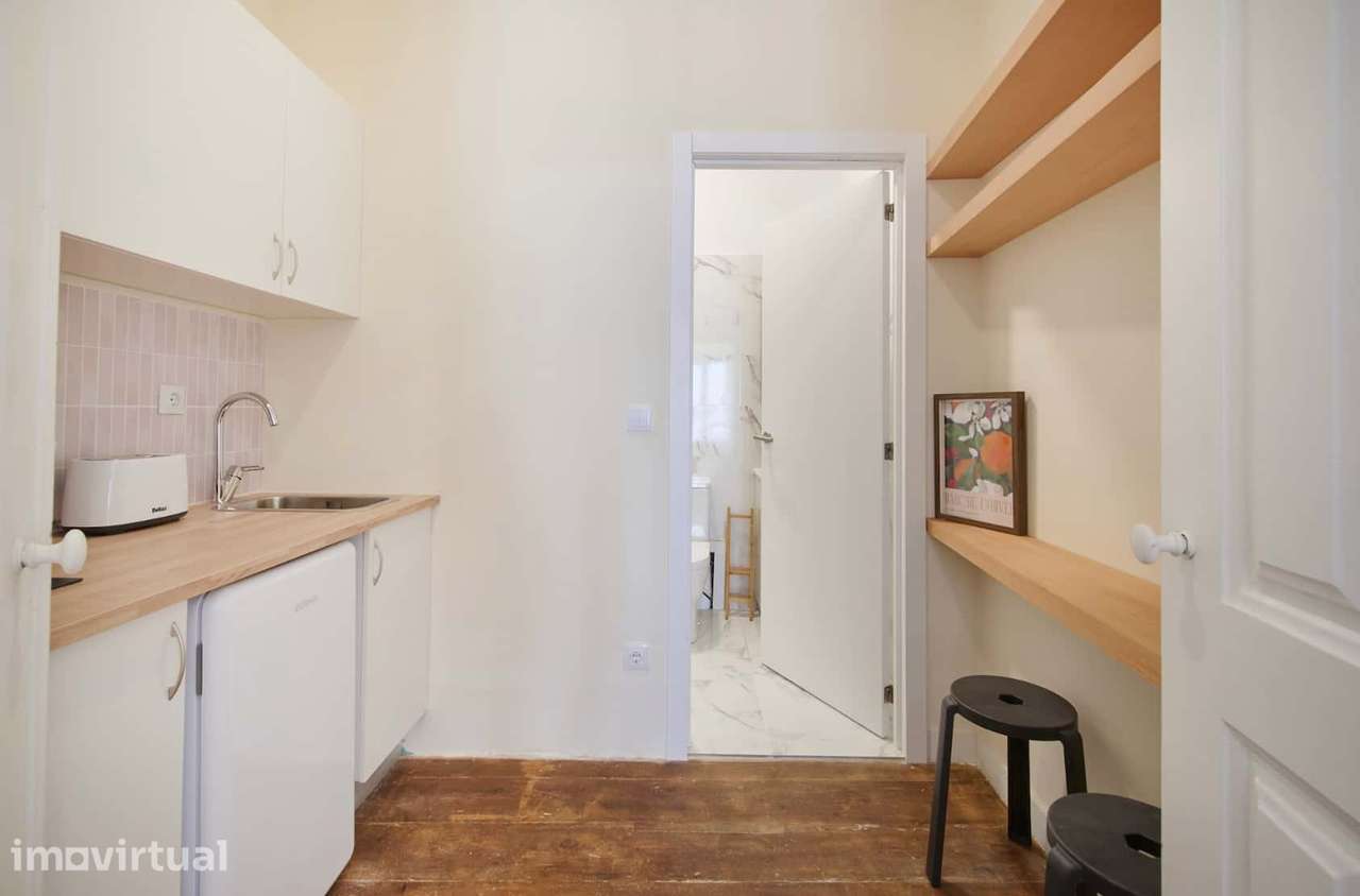 Spacious studio in a 5-bedroom apartment in Rua da Esperança, Lisboa - Grande imagem: 5/47