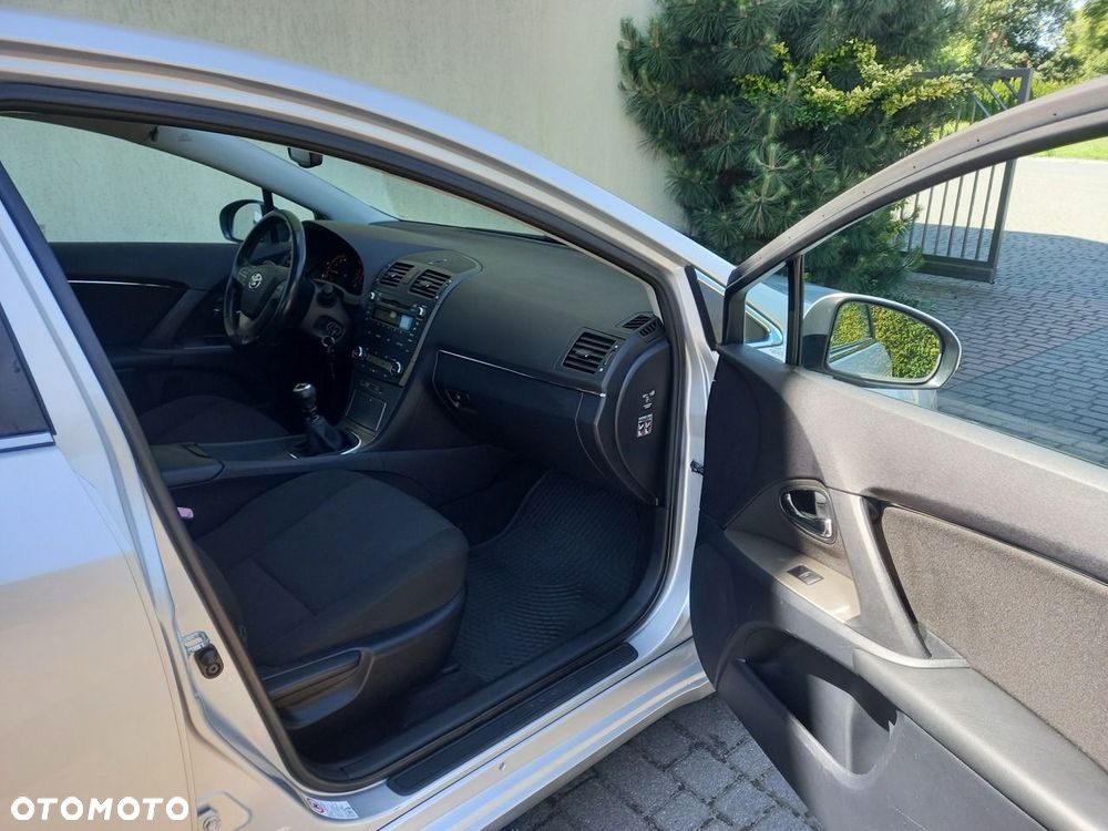 Toyota Avensis 1.8 Premium - 17