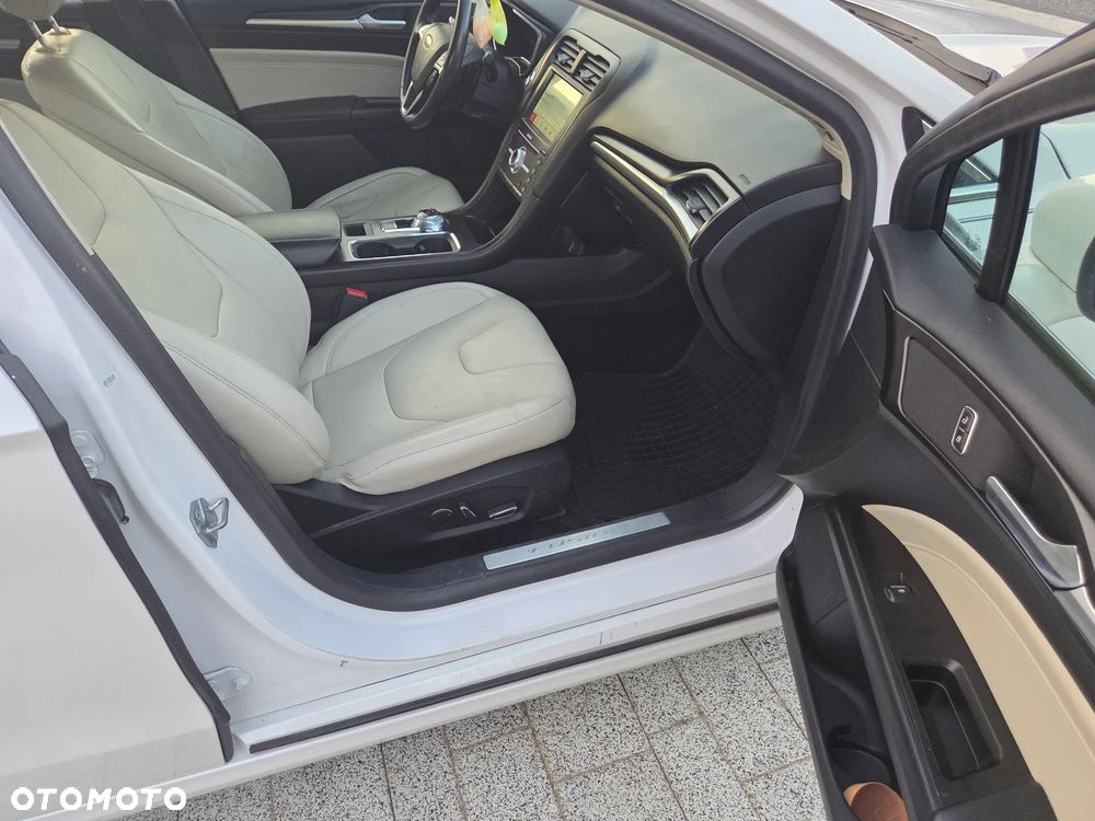 Ford Fusion - 15