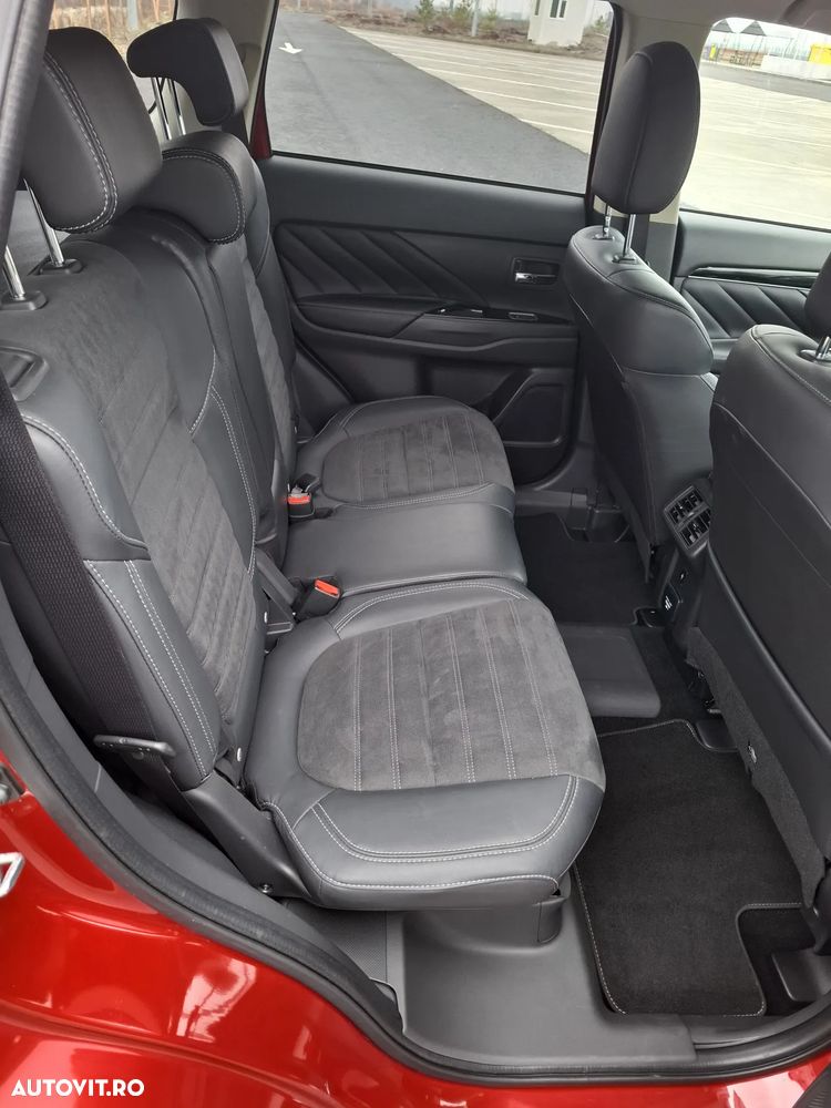 Mitsubishi Outlander PHEV 2.4 L 4X4 Instyle+ - 9