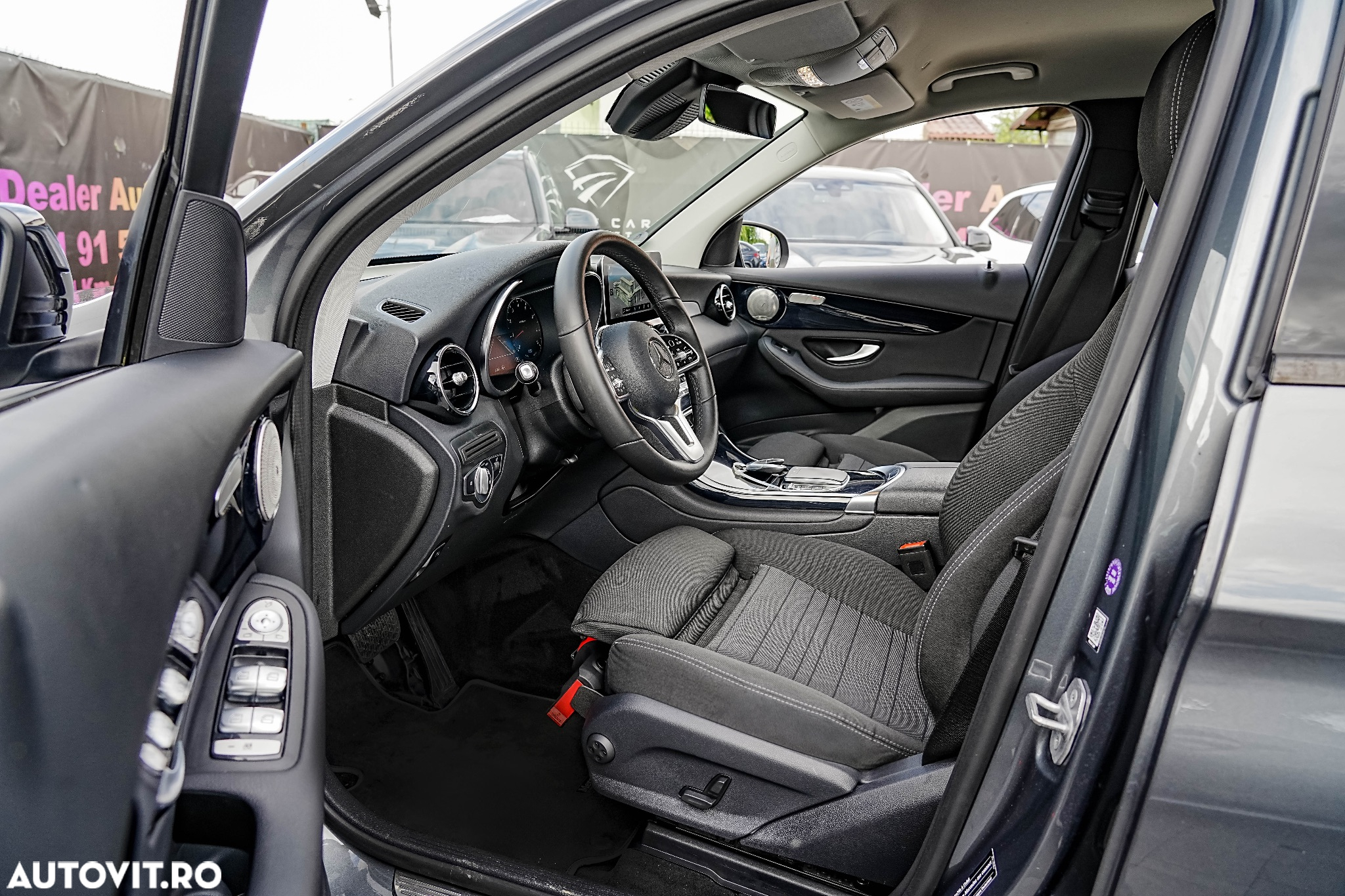 Mercedes-Benz GLC 200 4Matic 9G-TRONIC Exclusive - 24