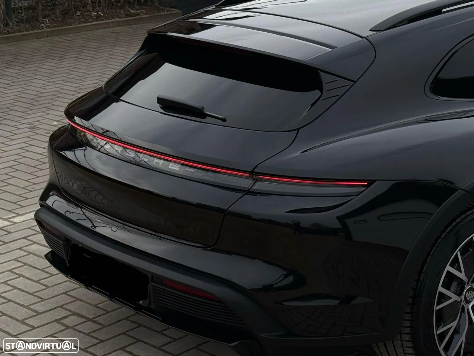 Porsche Taycan Cross Turismo 4 - 5