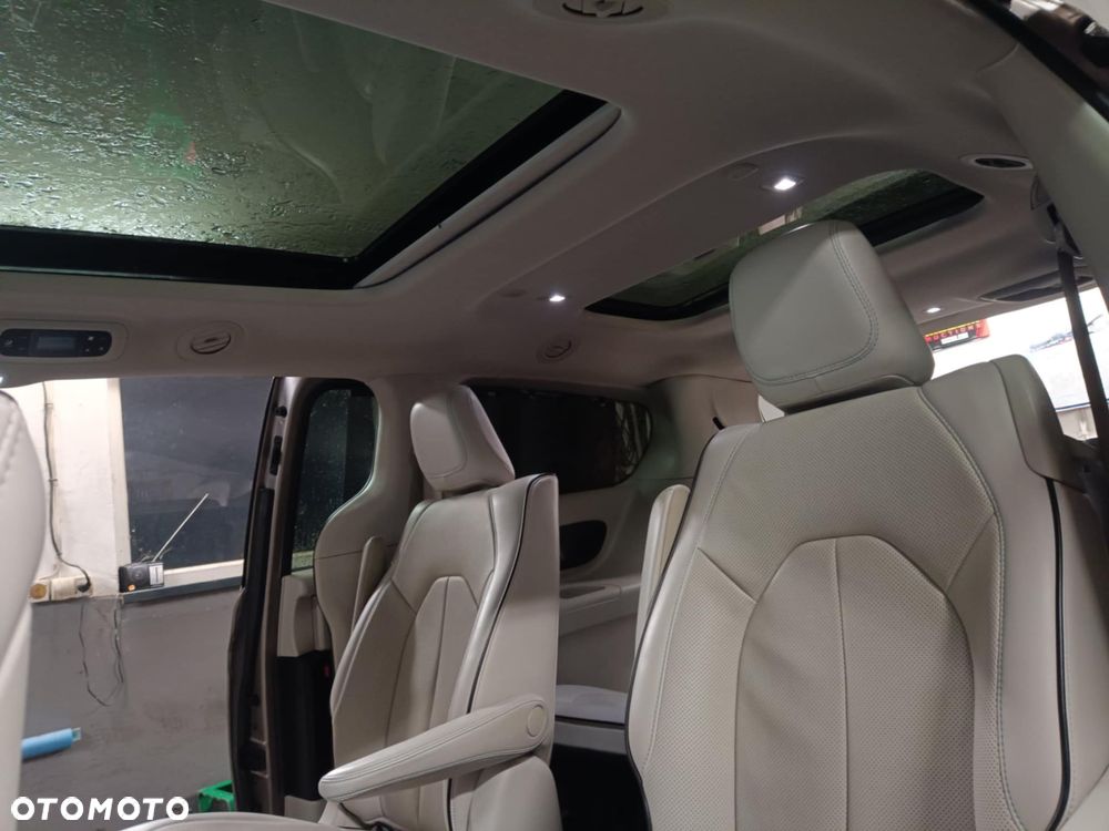 Chrysler Pacifica - 18