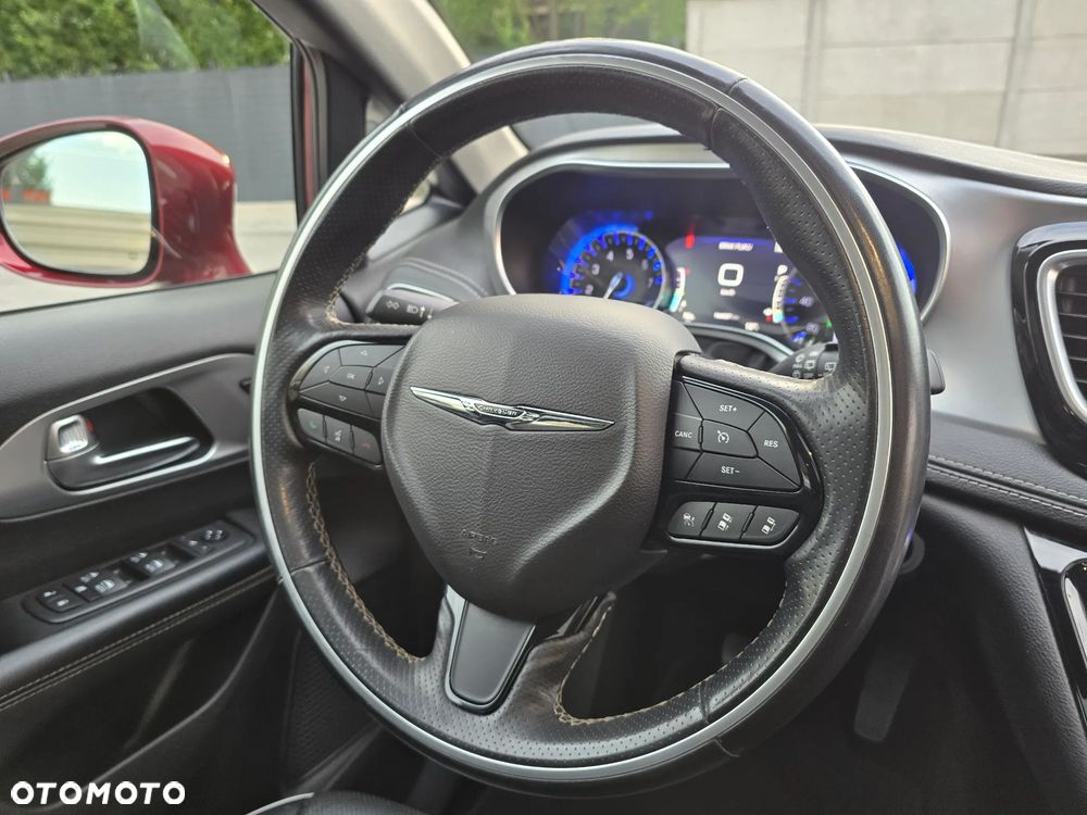 Chrysler Pacifica - 41