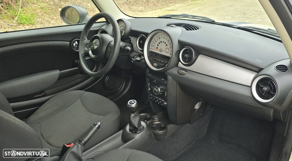 MINI 3 Portas Cooper D - 11
