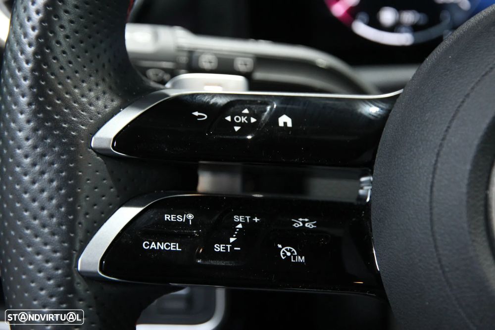 Mercedes-Benz A 250 e 8G-DCT AMG Line - 16