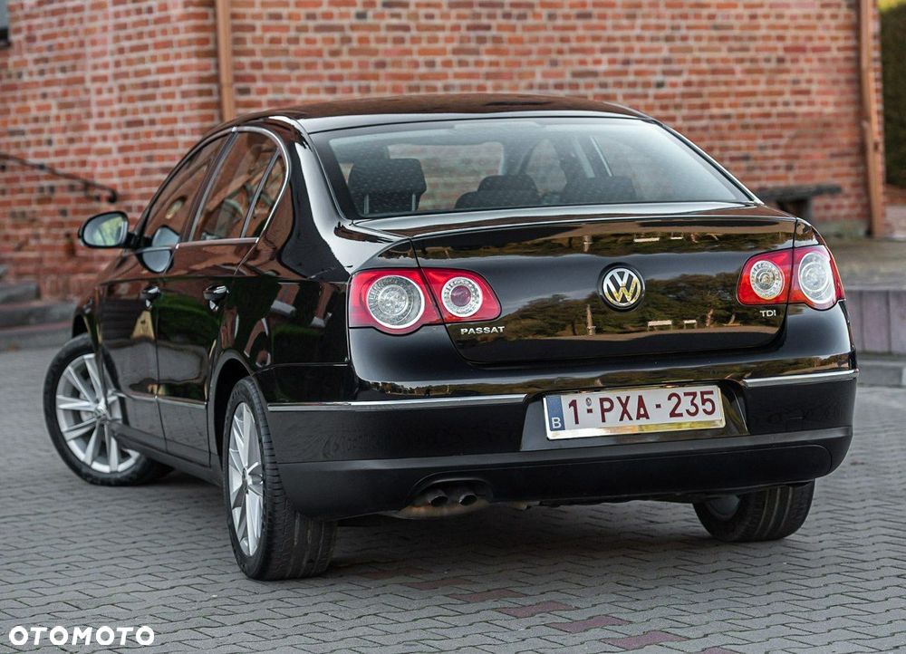 Volkswagen Passat 1.9 TDI Highline - 2