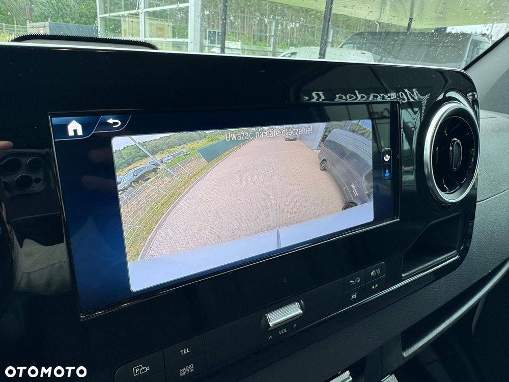Mercedes-Benz Sprinter - 13